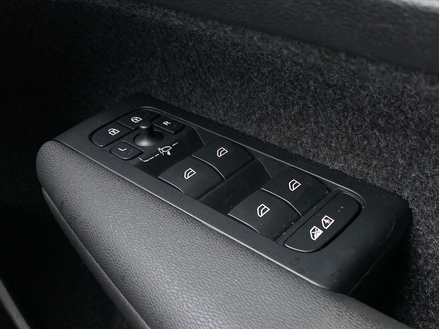 Used Volvo XC40 2023 for sale - 78191220: Photo 23