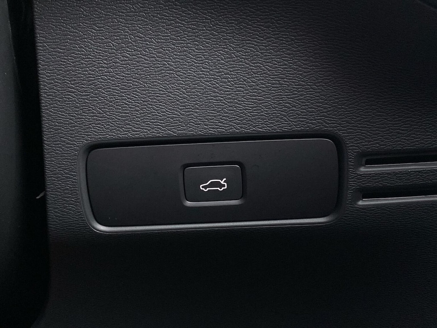 Used Volvo XC40 2023 for sale - 78191220: Photo 24