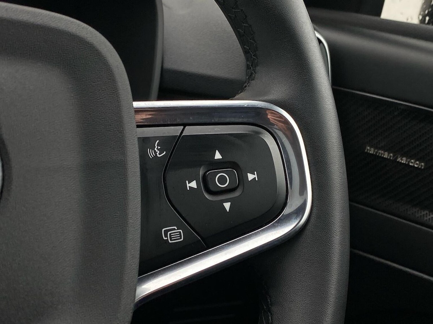 Used Volvo XC40 2023 for sale - 78191220: Photo 28