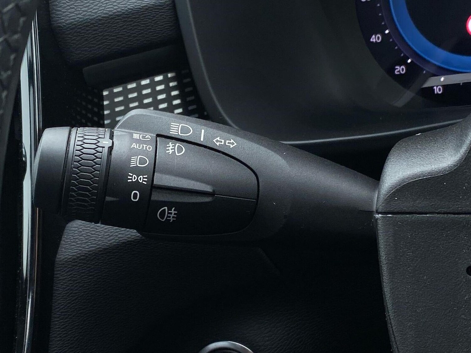 Used Volvo XC40 2023 for sale - 78191220: Photo 31