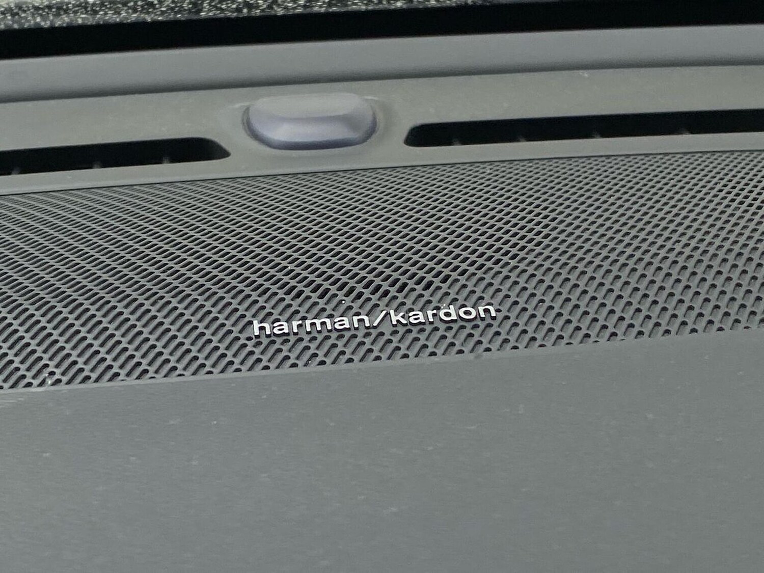 Used Volvo XC40 2023 for sale - 78191220: Photo 32