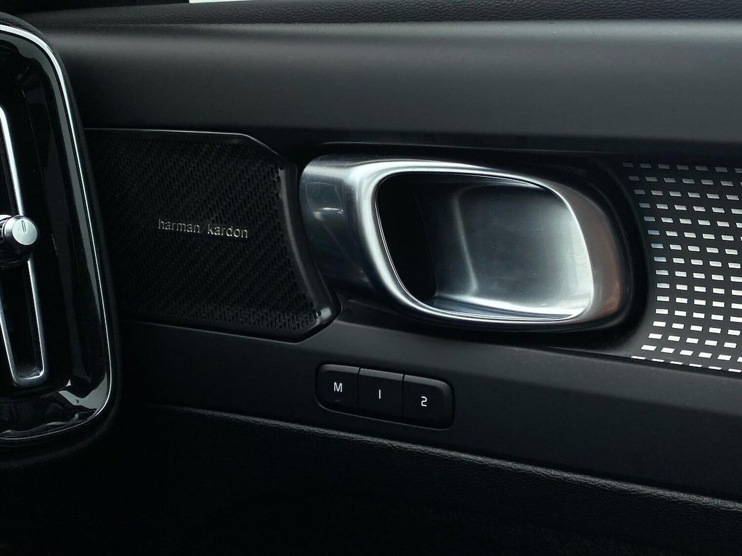 Used Volvo XC40 2023 for sale - 78191220: Photo 35