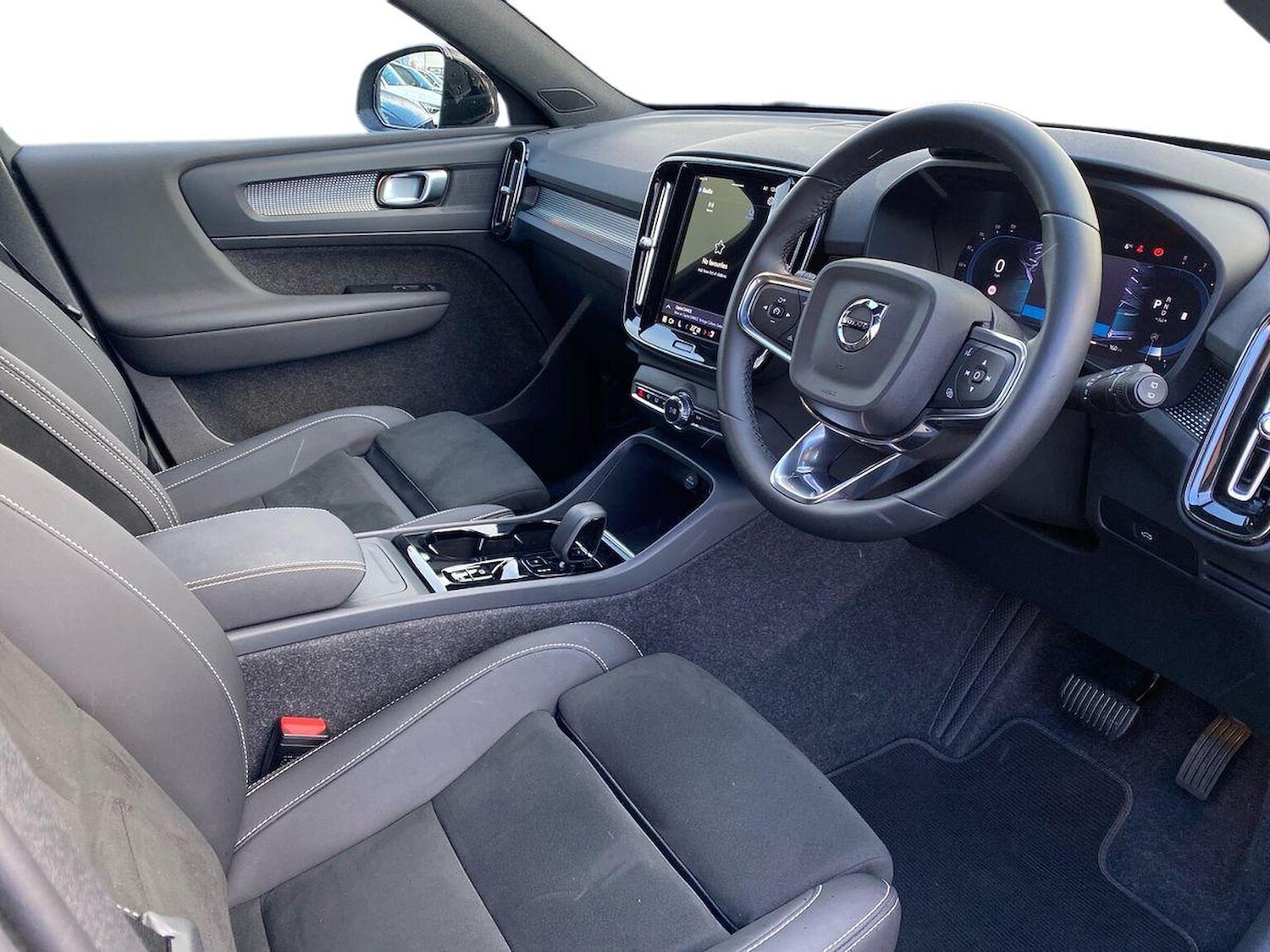 Used Volvo XC40 2024 for sale - 77555326: Photo 15