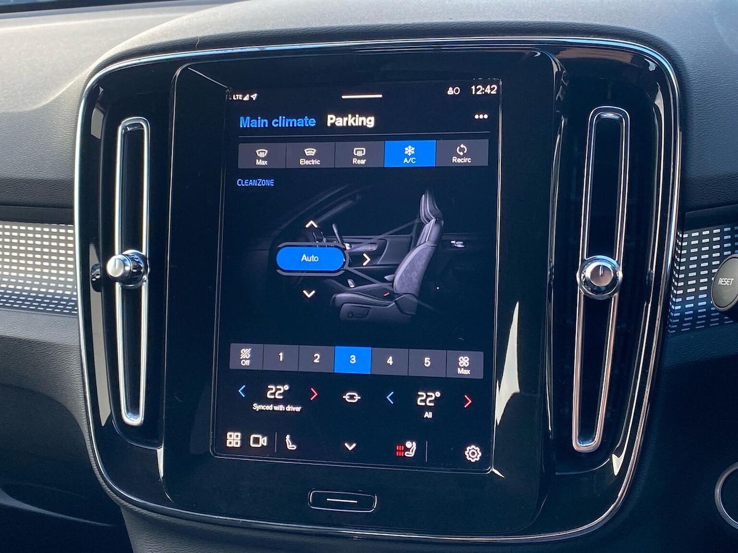 Used Volvo XC40 2024 for sale - 77555326: Photo 25