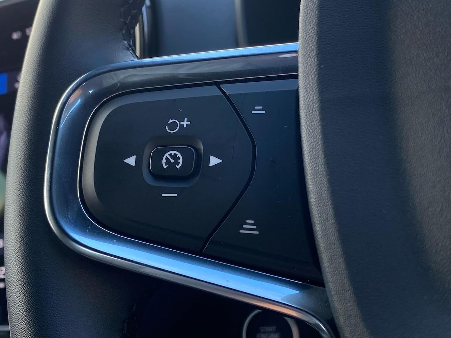 Used Volvo XC40 2024 for sale - 77555326: Photo 27