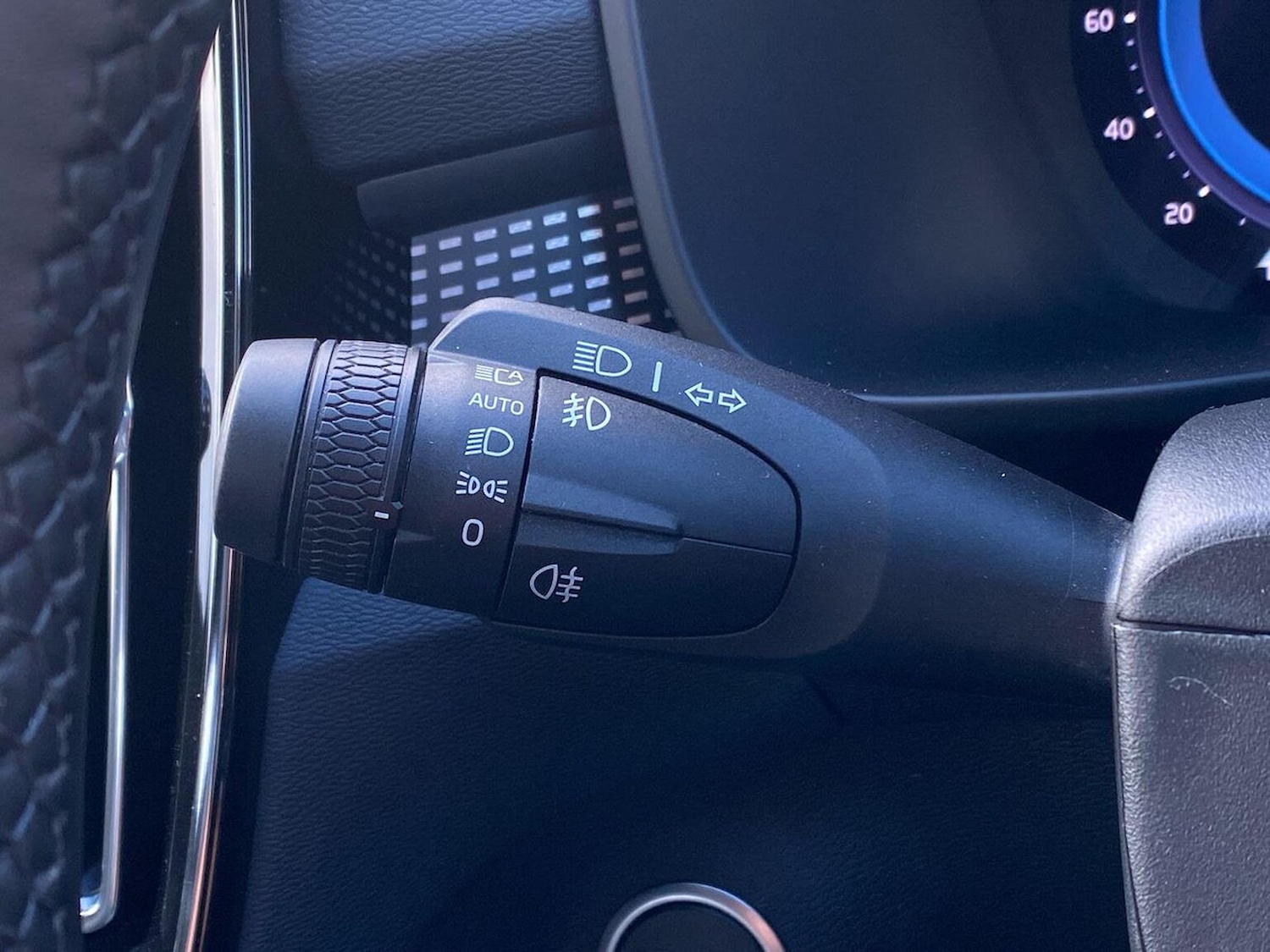 Used Volvo XC40 2024 for sale - 77555326: Photo 29