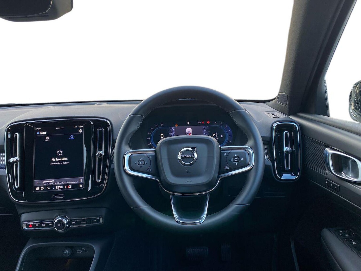 Used Volvo XC40 2024 for sale - 77555326: Photo 9