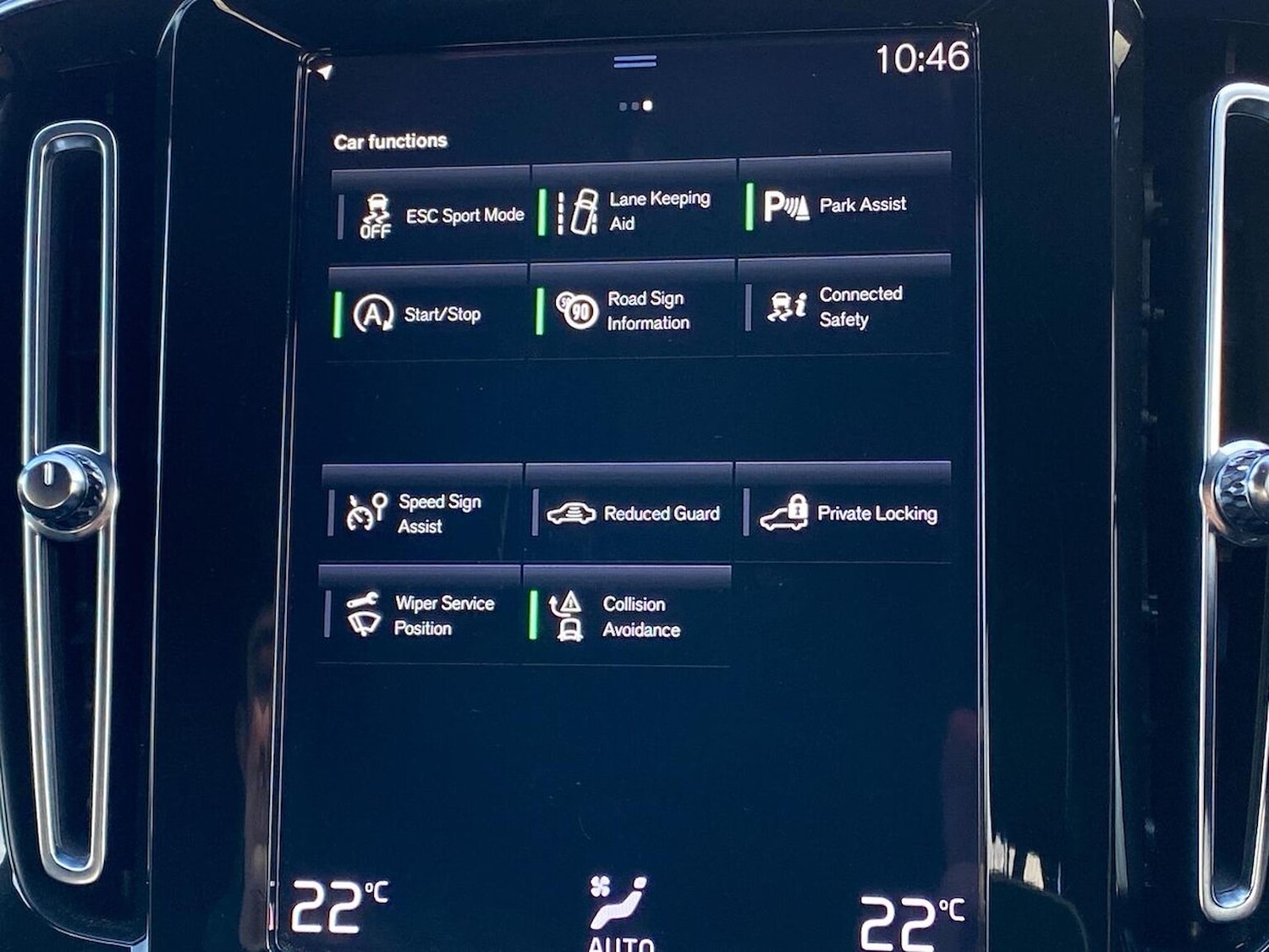 Used Volvo XC40 2022 for sale - 76352494: Photo 2