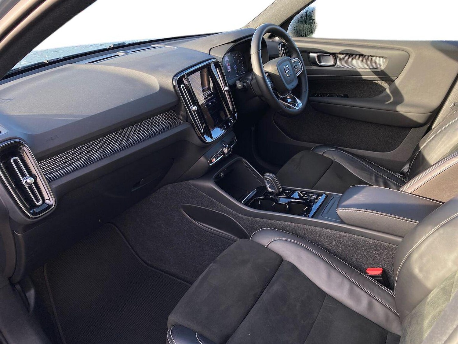 Used Volvo XC40 2022 for sale - 76352494: Photo 8