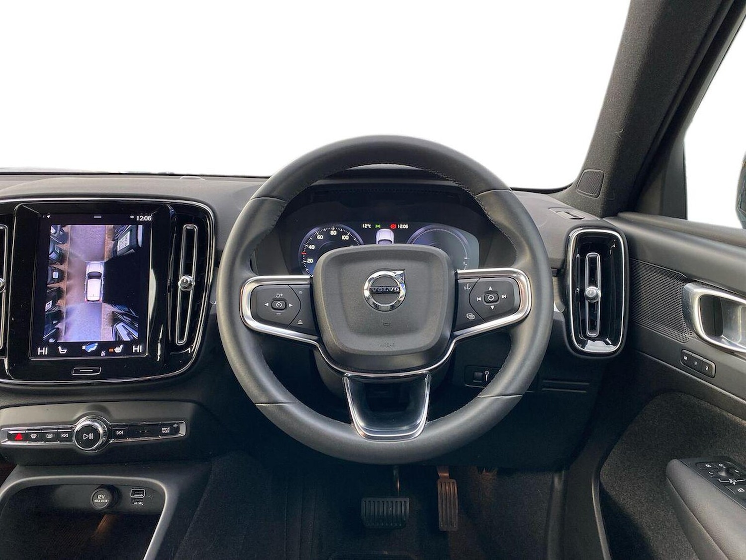 Used Volvo XC40 2023 for sale - 76958732: Photo 10