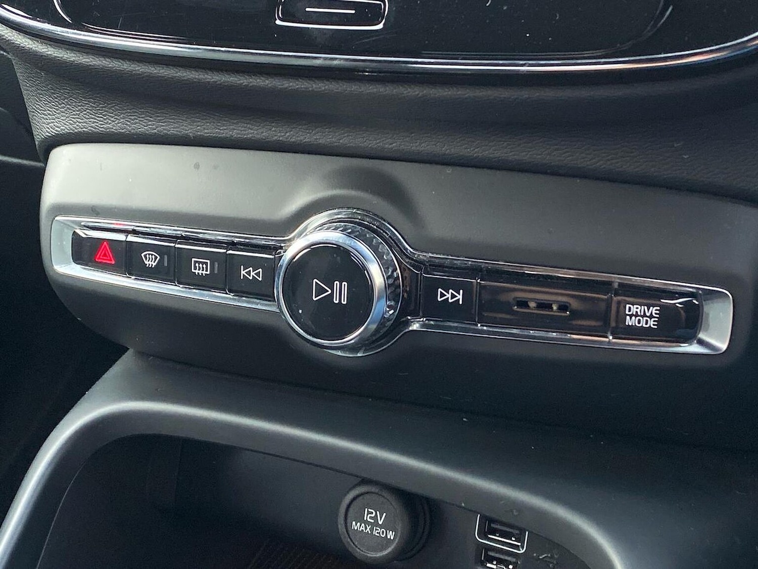 Used Volvo XC40 2023 for sale - 76958732: Photo 13