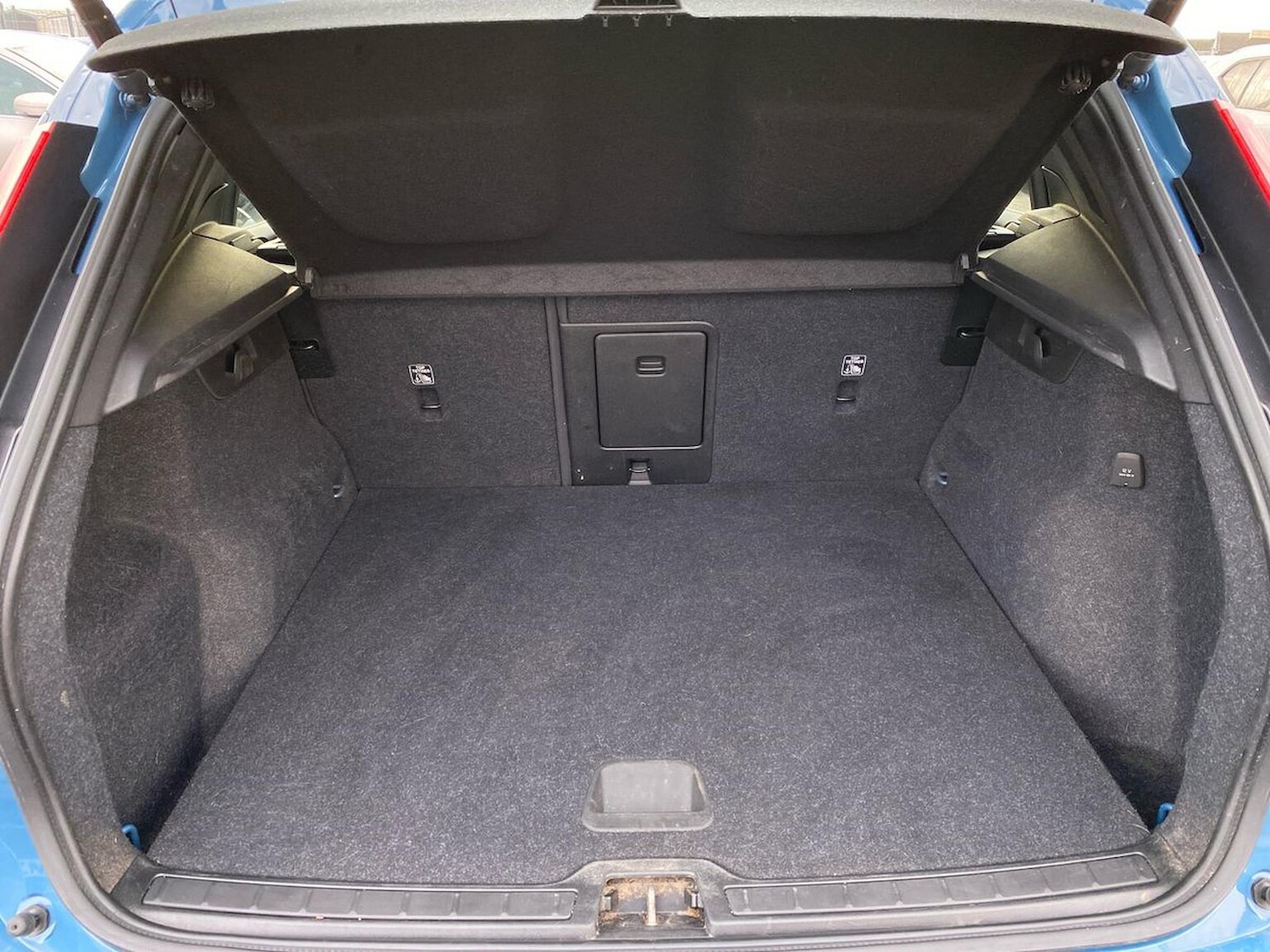 Used Volvo XC40 2023 for sale - 76958732: Photo 18