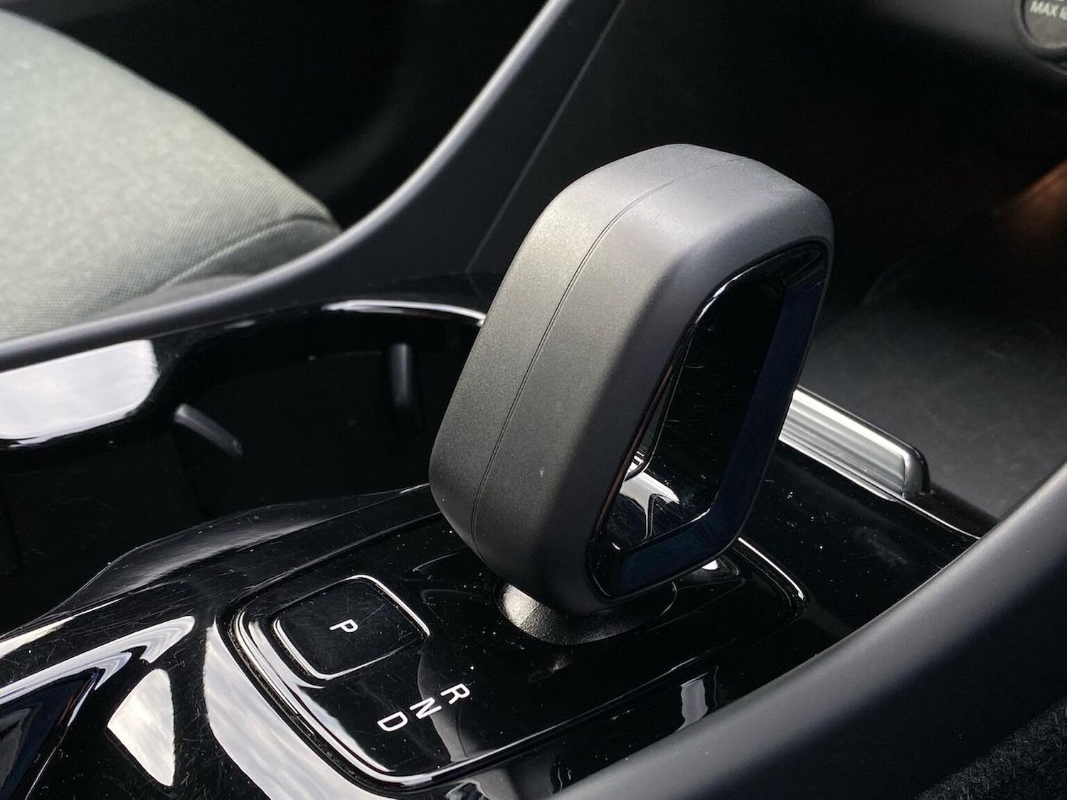 Used Volvo XC40 2023 for sale - 76958732: Photo 2