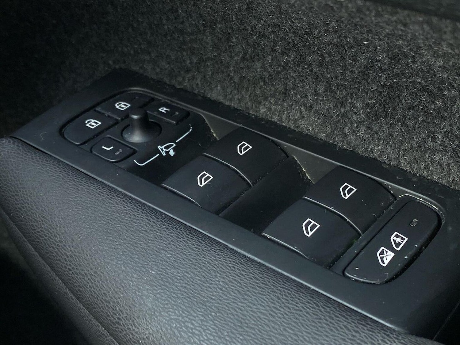 Used Volvo XC40 2023 for sale - 76958732: Photo 22