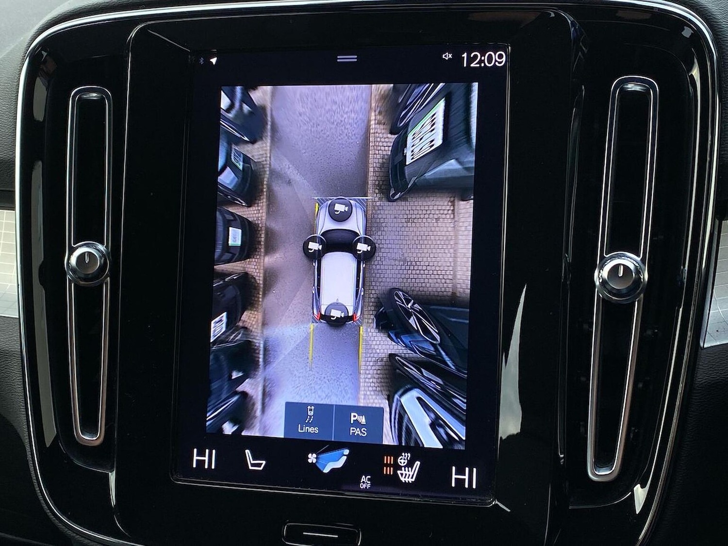 Used Volvo XC40 2023 for sale - 76958732: Photo 24