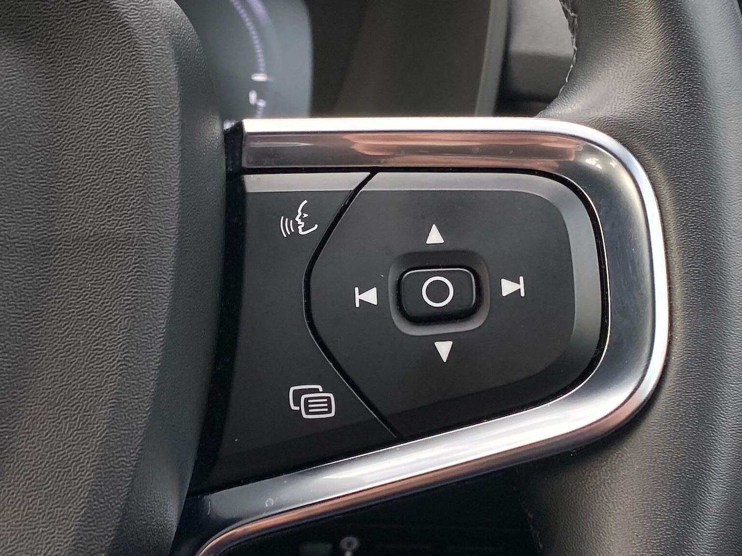 Used Volvo XC40 2023 for sale - 76958732: Photo 27