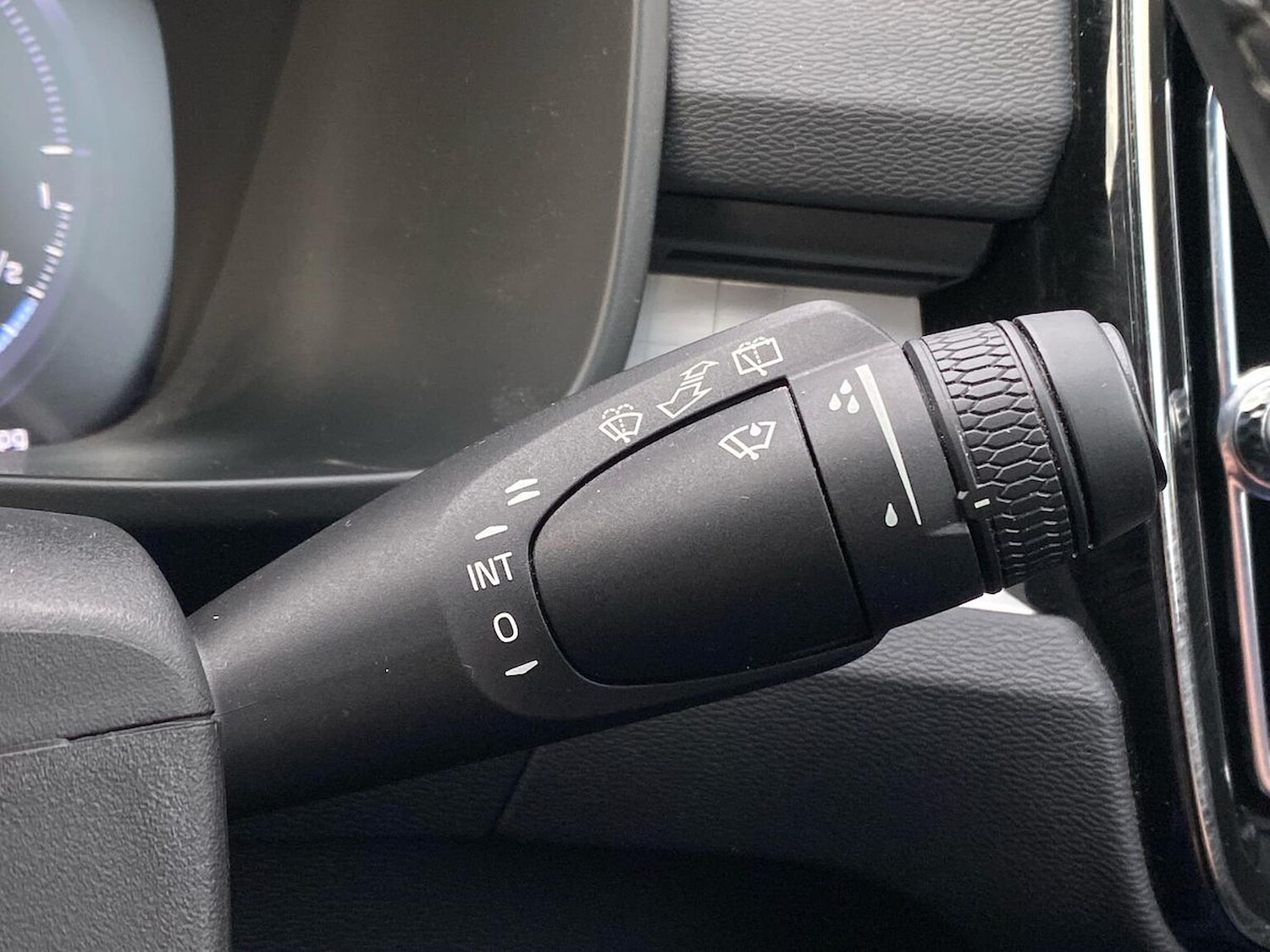 Used Volvo XC40 2023 for sale - 76958732: Photo 29