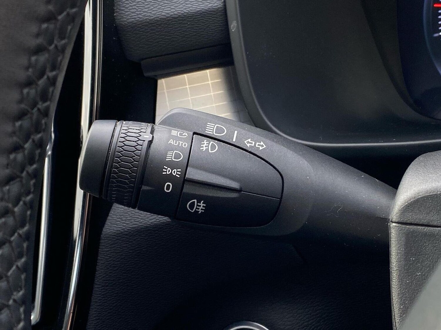 Used Volvo XC40 2023 for sale - 76958732: Photo 30