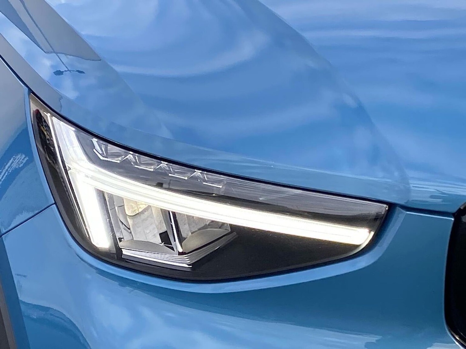 Used Volvo XC40 2023 for sale - 76958732: Photo 34