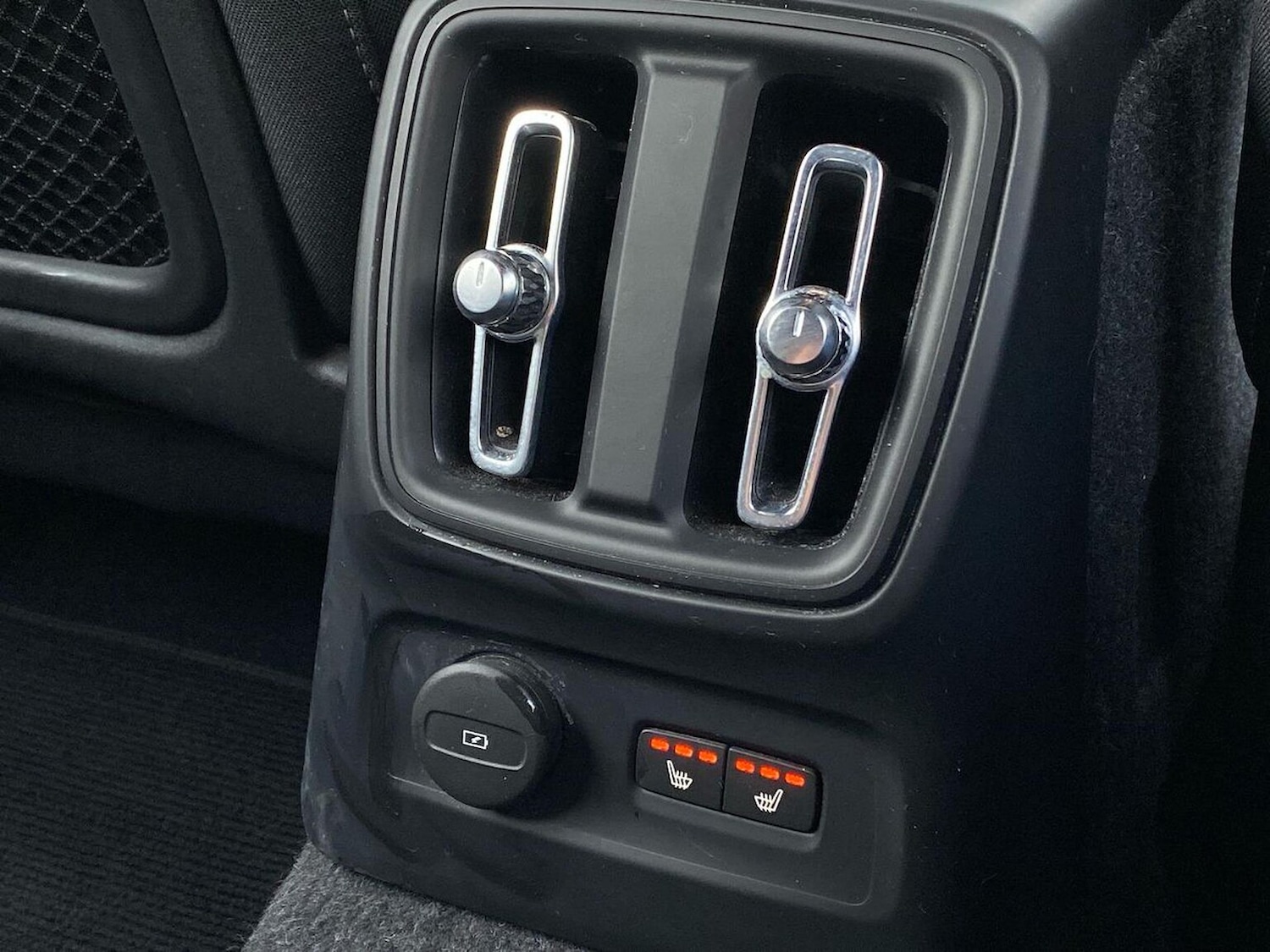 Used Volvo XC40 2023 for sale - 76958732: Photo 38