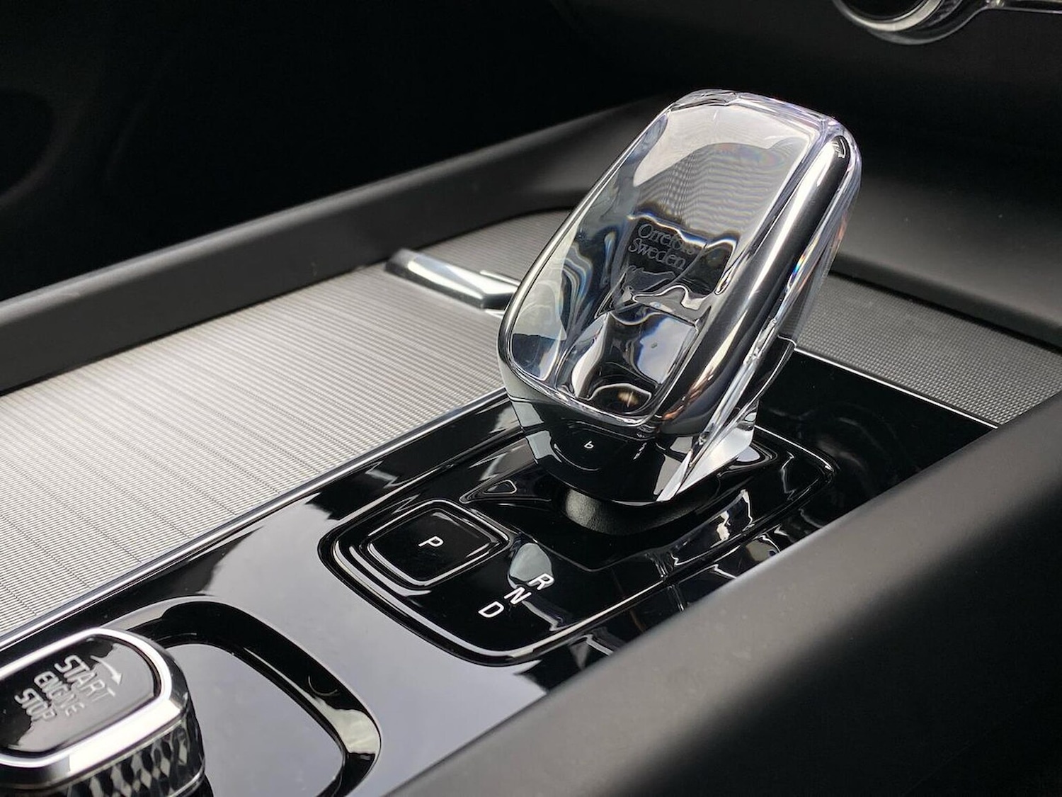 Used Volvo XC60 2023 for sale - 76422360: Photo 2