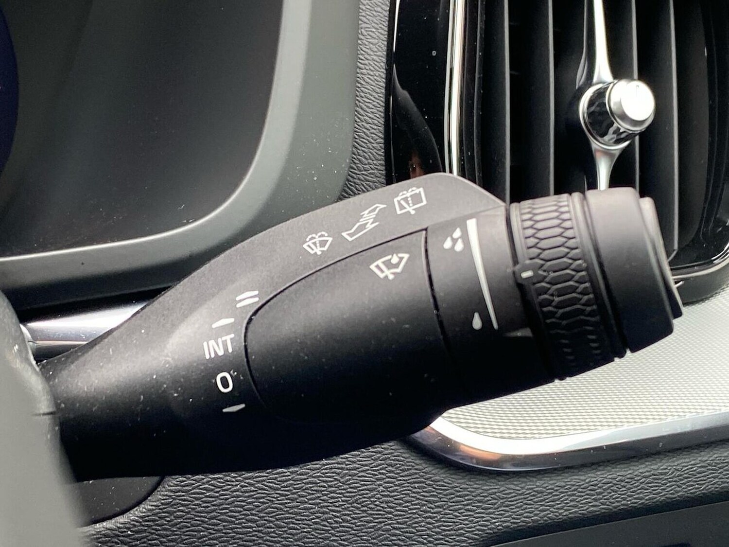 Used Volvo XC60 2023 for sale - 76422360: Photo 29