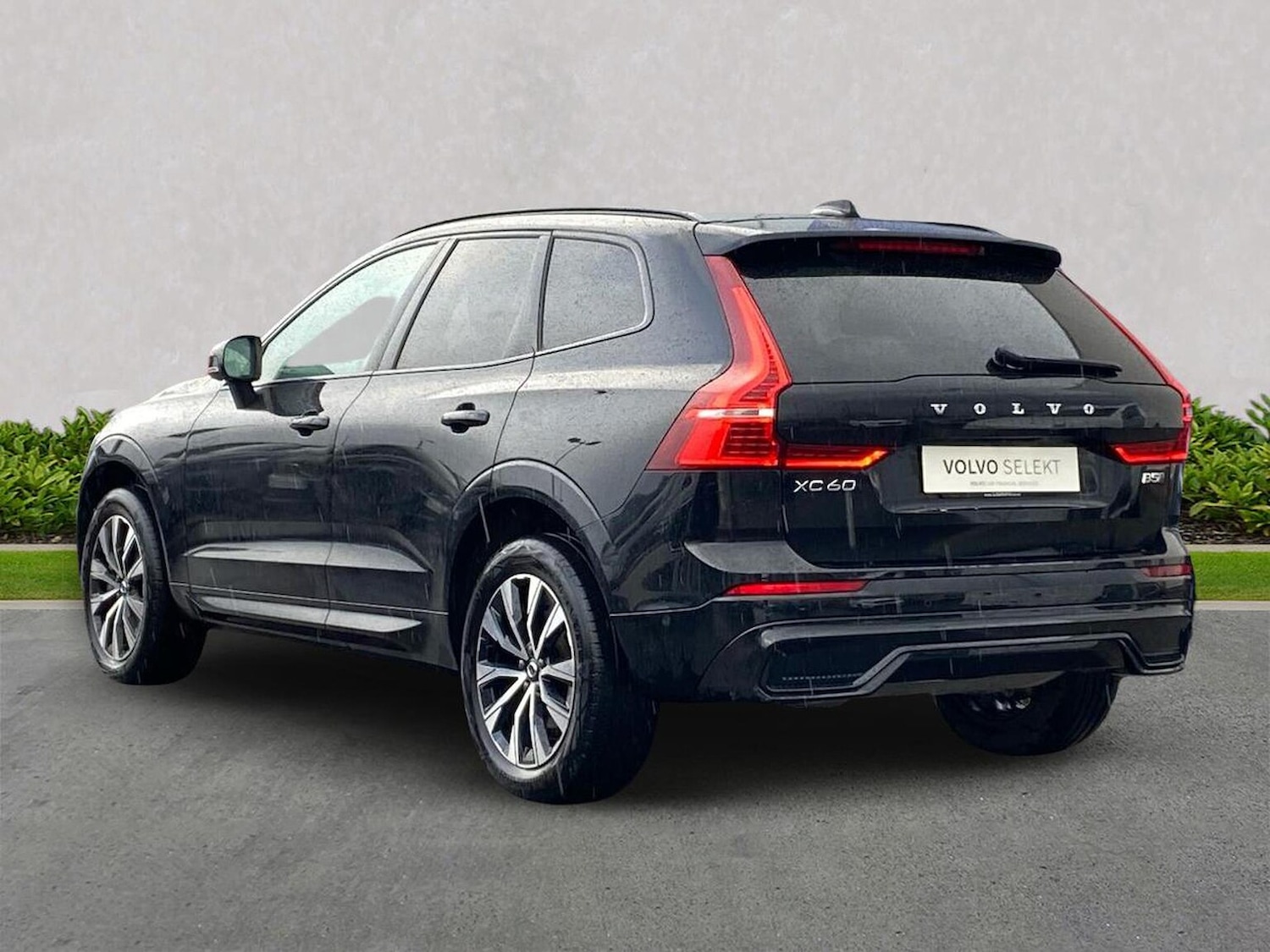 Used Volvo XC60 2023 for sale - 76422360: Photo 3