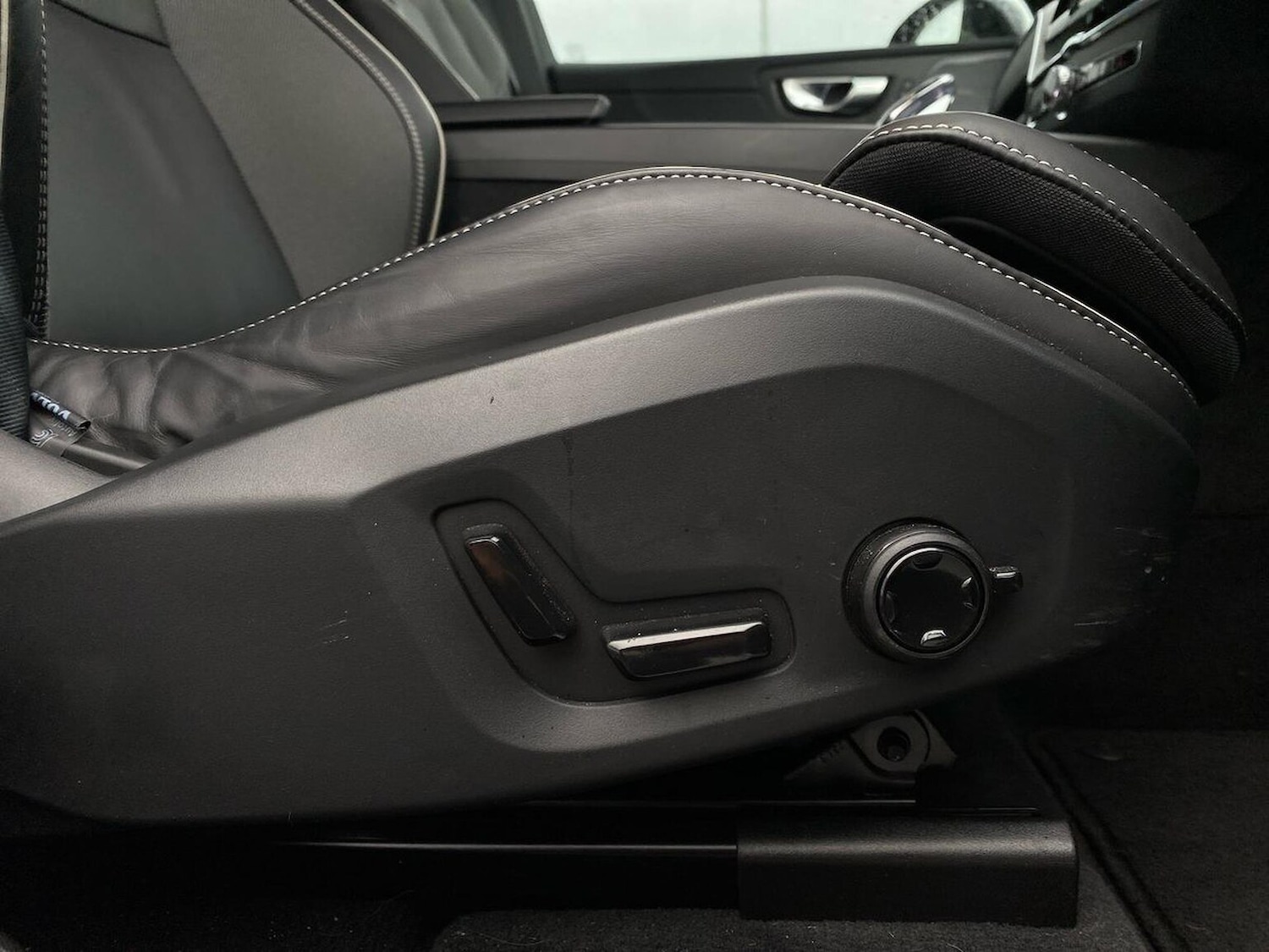 Used Volvo XC60 2023 for sale - 76422360: Photo 31