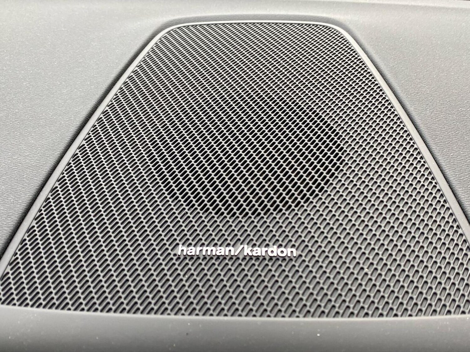 Used Volvo XC60 2023 for sale - 76422360: Photo 32