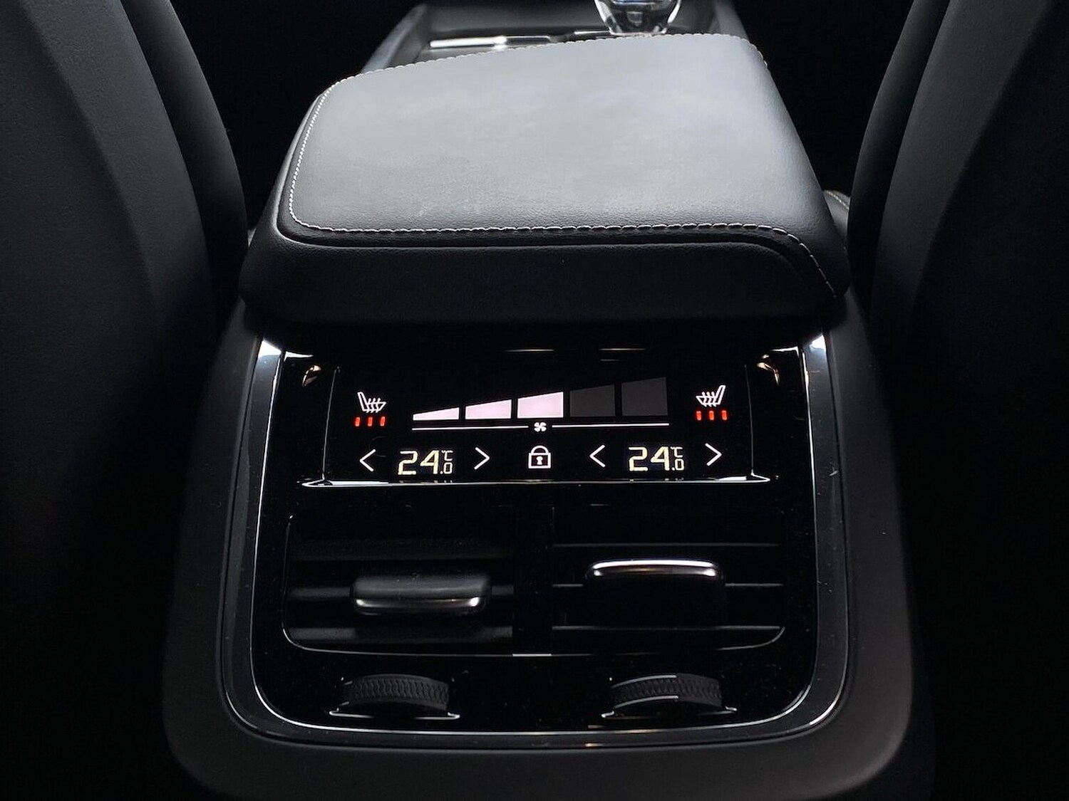 Used Volvo XC60 2023 for sale - 76422360: Photo 39