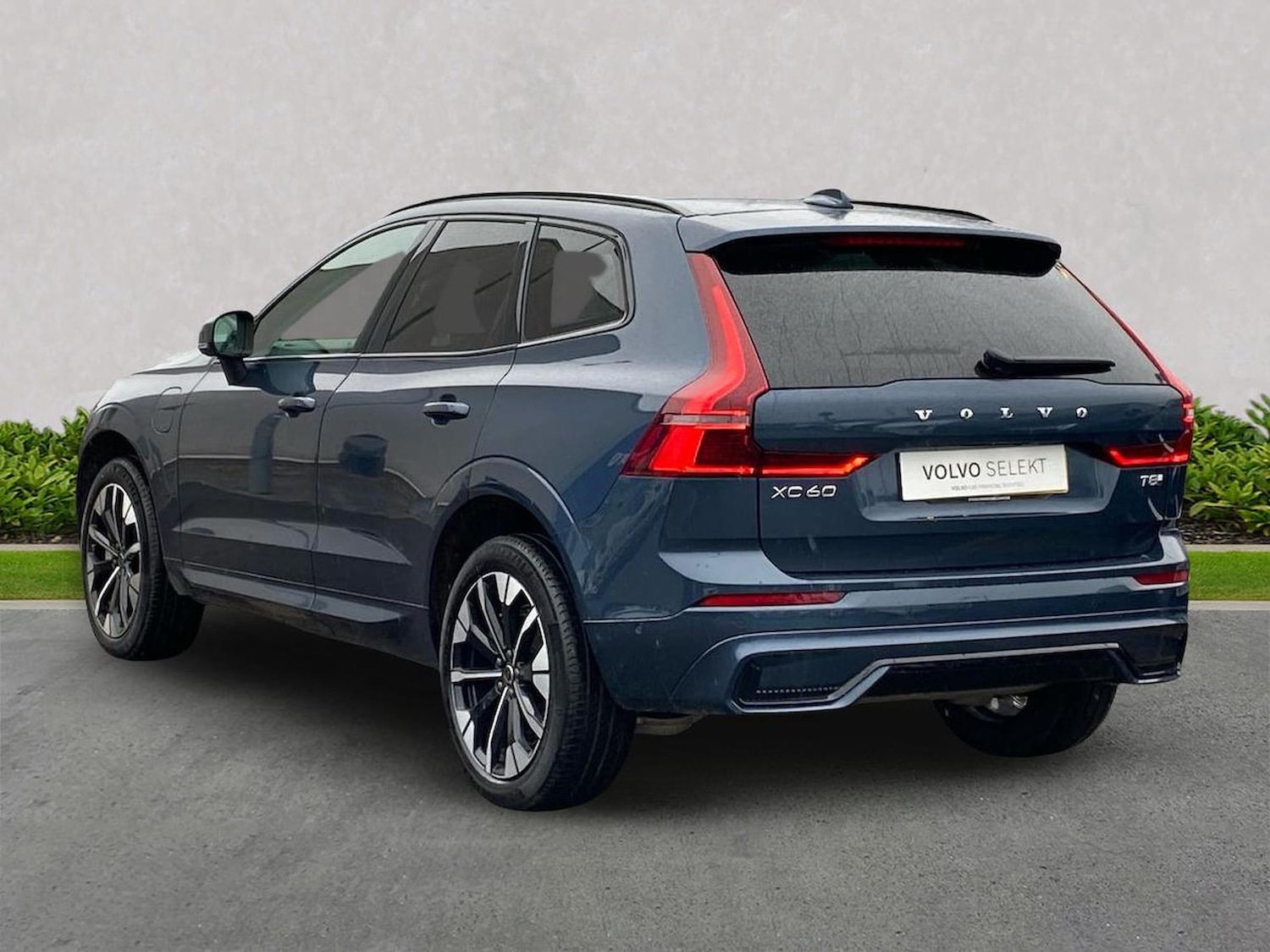 Used Volvo XC60 2025 for sale - 78191071: Photo 2