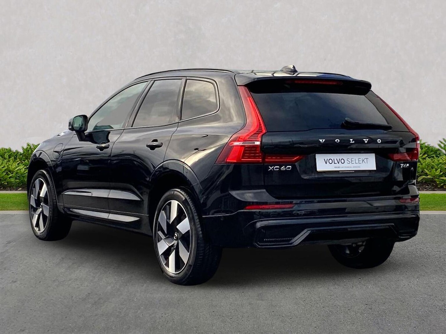 Used Volvo XC60 2025 for sale - 76407380: Photo 2