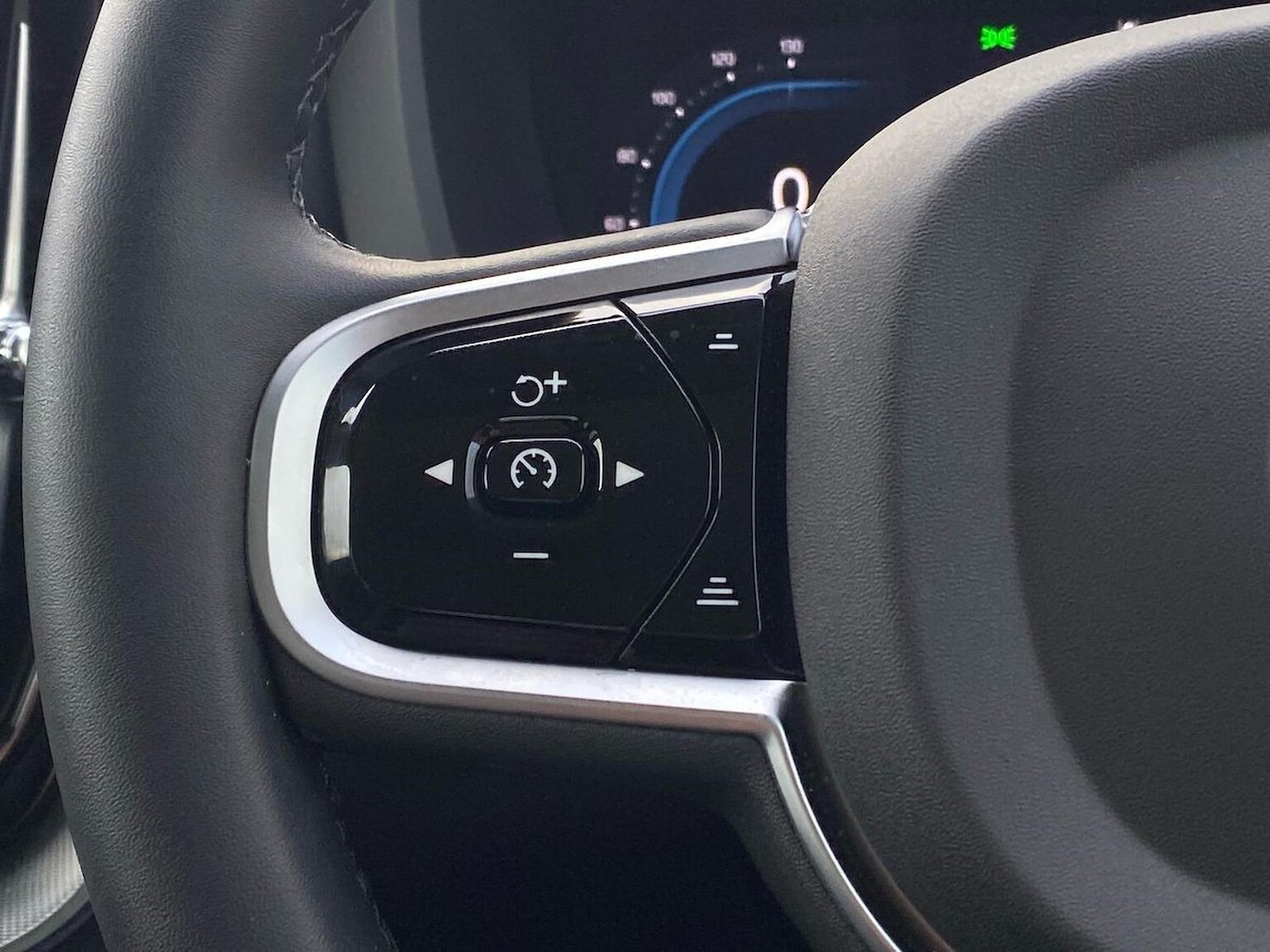 Used Volvo XC60 2025 for sale - 76407380: Photo 25