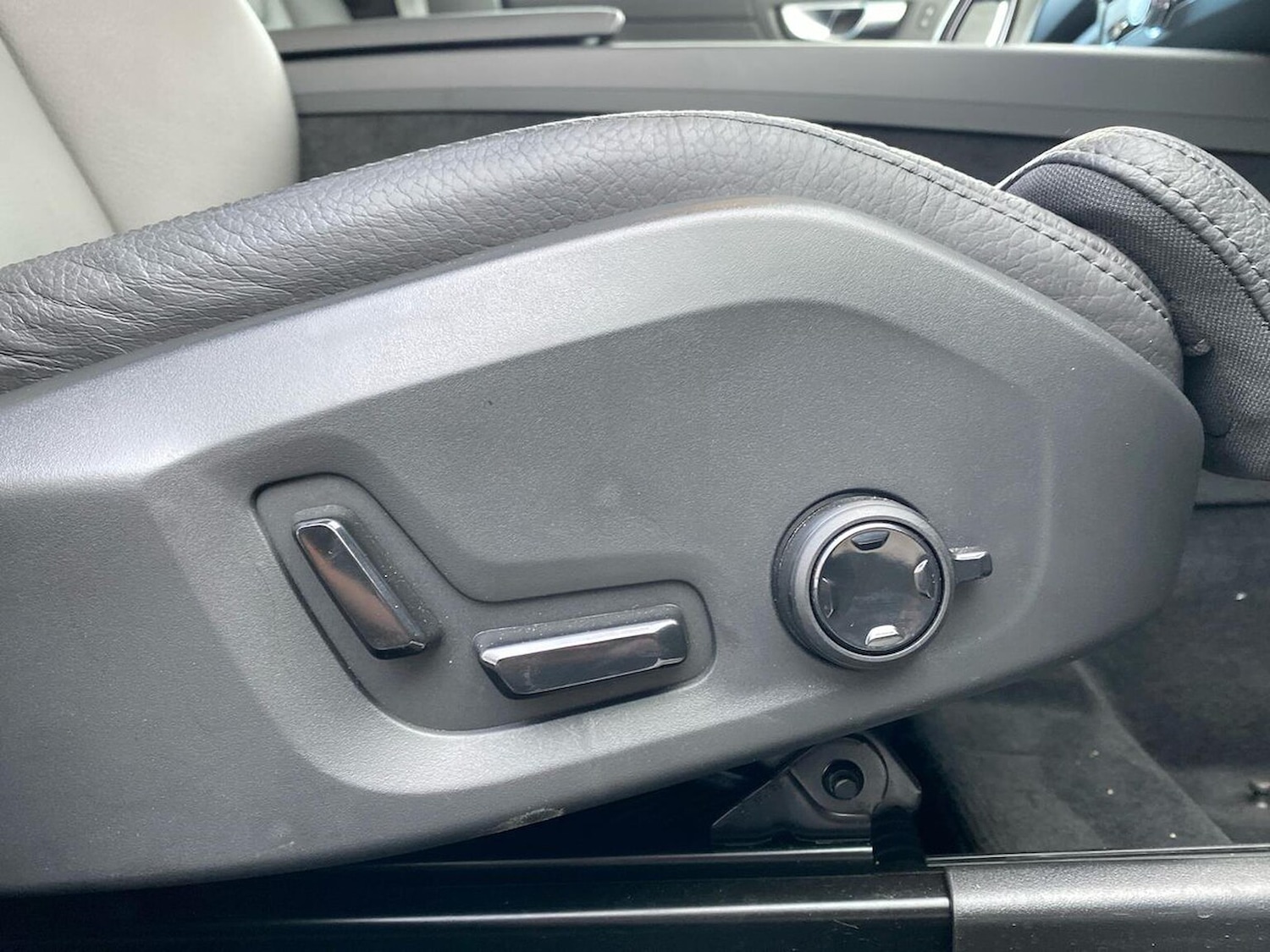 Used Volvo XC60 2025 for sale - 76407380: Photo 28