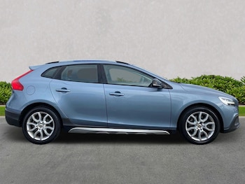 Used Volvo V40 2017 for sale - 75962326: Photo