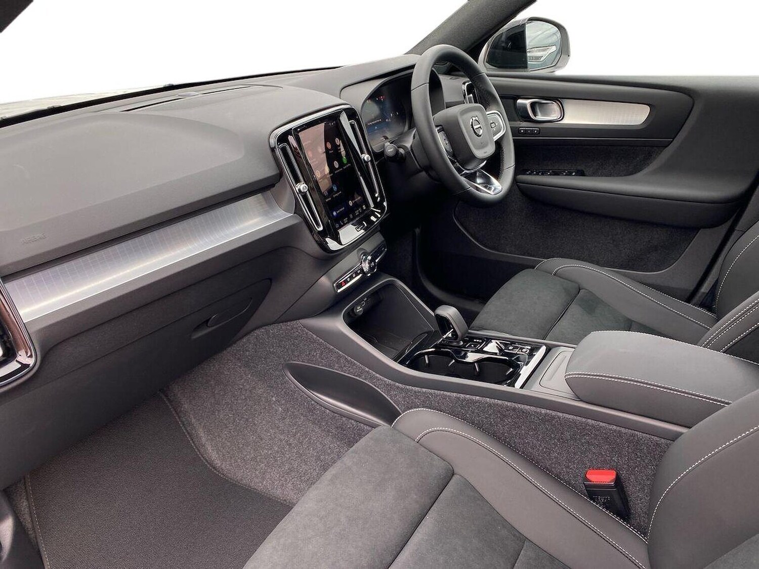 Used Volvo XC40 2025 for sale - 77489352: Photo 7