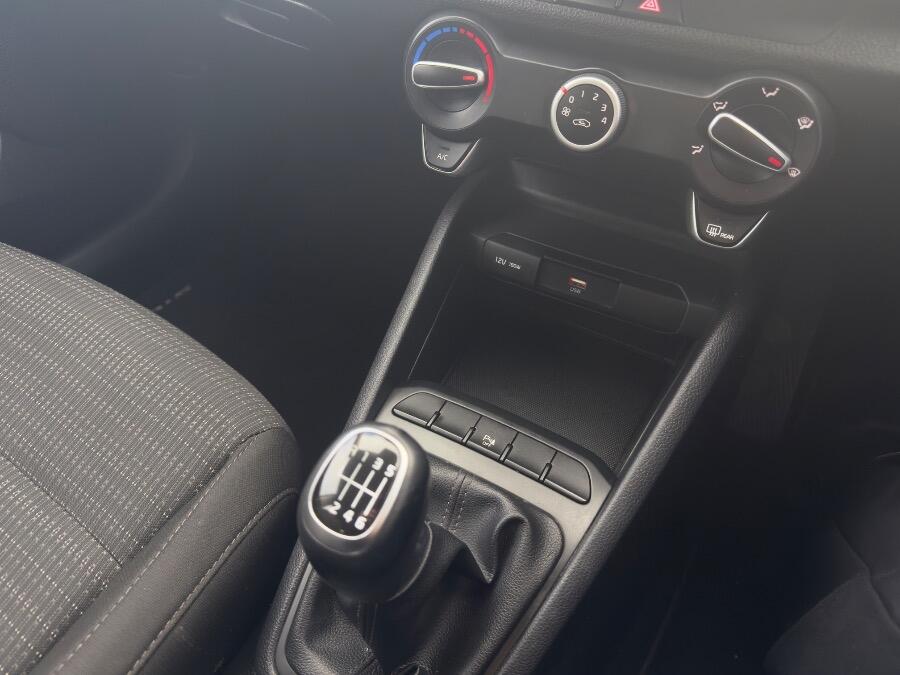 Used Kia Stonic 2023 for sale - 76592076: Photo 16