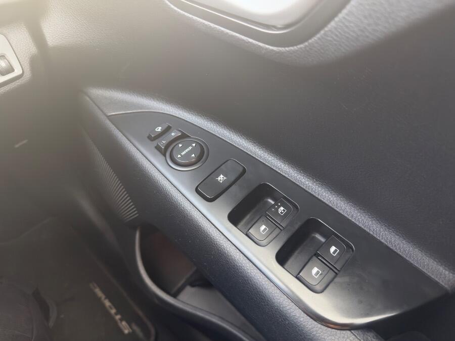 Used Kia Stonic 2023 for sale - 76592076: Photo 6