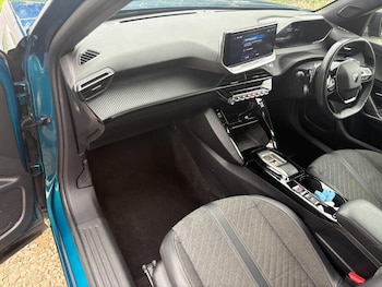 Used Peugeot 2008 2025 for sale - 76408536: Photo