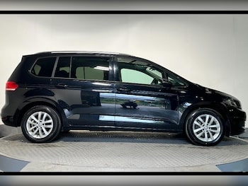 Used Volkswagen Touran 2018 for sale - 75678091: Photo