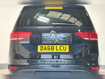 Used Volkswagen Touran 2018 for sale - 75678091: Photo