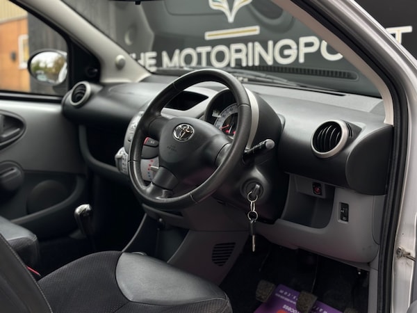 Used Toyota AYGO 2011 for sale - 76265798: Photo 10