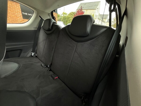 Used Toyota AYGO 2011 for sale - 76265798: Photo 16