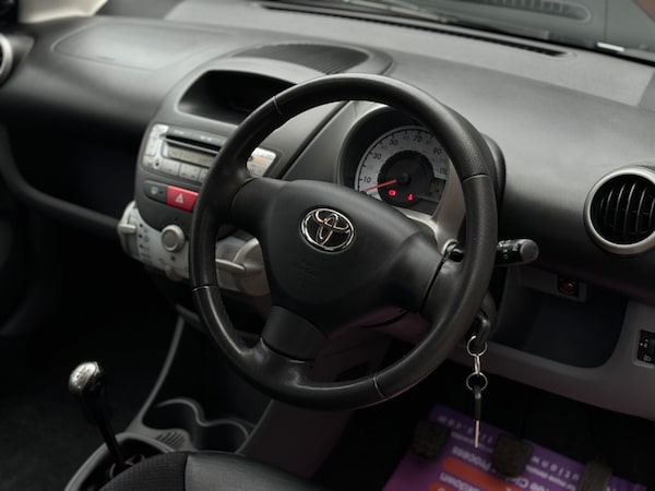 Used Toyota AYGO 2011 for sale - 76265798: Photo 8