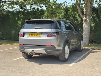 Used Land Rover Discovery Sport 2019 for sale - 79045151: Photo