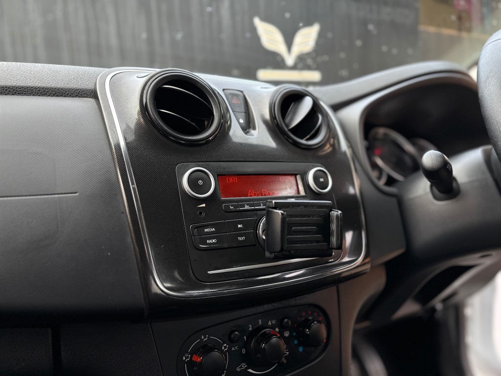 Used Dacia Sandero 2018 for sale - 77137934: Photo 19