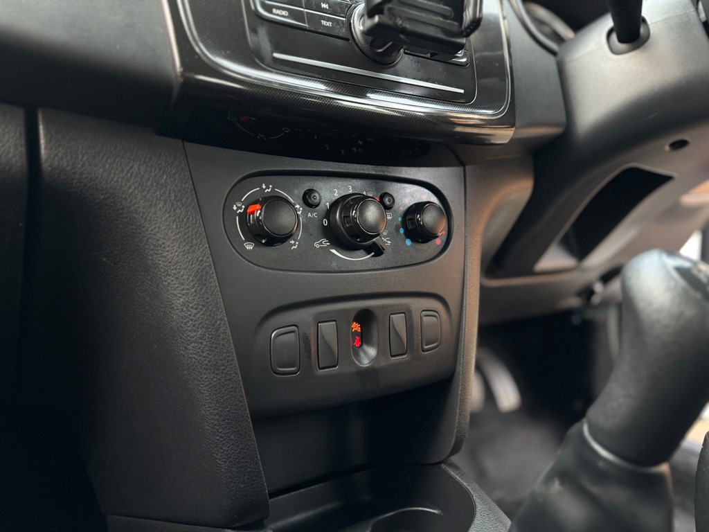 Used Dacia Sandero 2018 for sale - 77137934: Photo 20