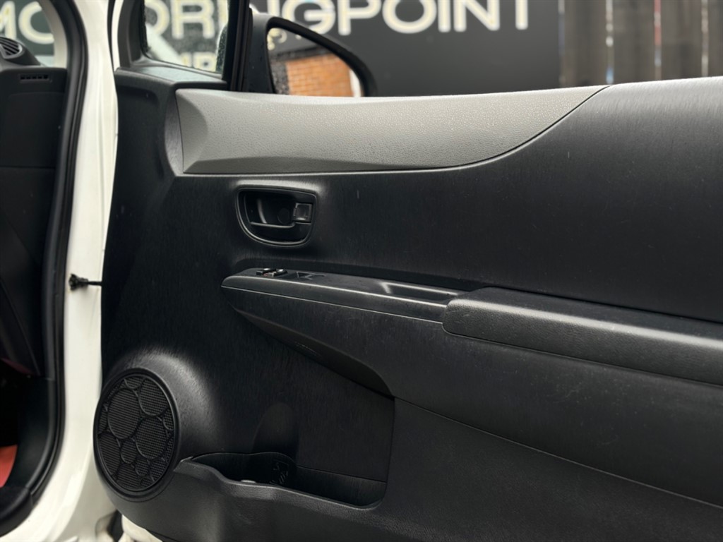 Used Toyota Yaris 2012 for sale - 75910729: Photo 12