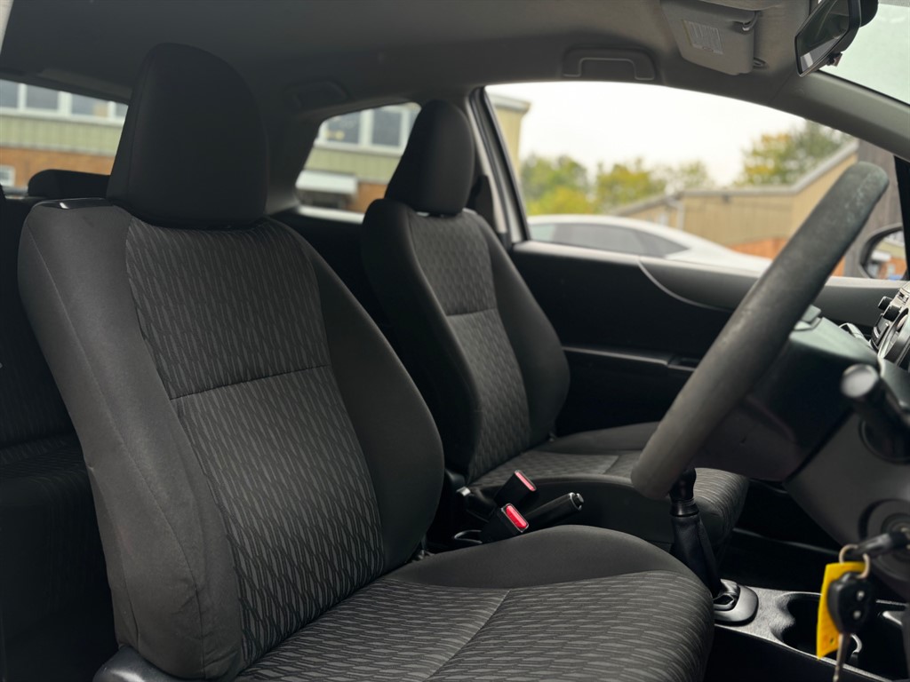 Used Toyota Yaris 2012 for sale - 75910729: Photo 15