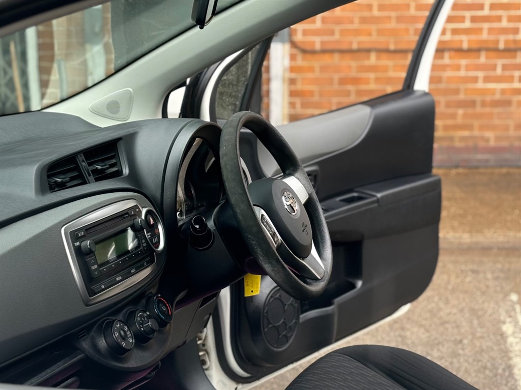 Used Toyota Yaris 2012 for sale - 75910729: Photo 18